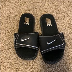 NIKE SLIDES